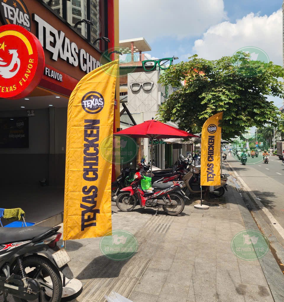 Cờ phướn cánh buồm cho cửa hàng ăn uống