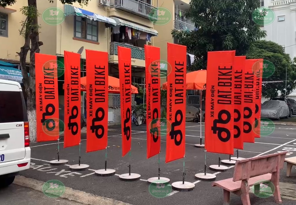 Cờ phướn chữ nhật xe máy điện