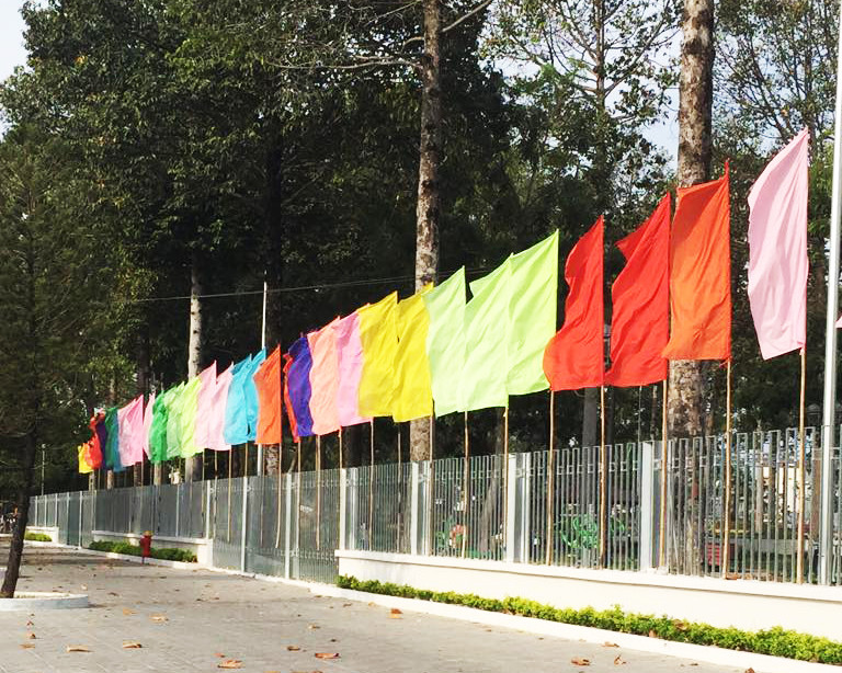 Cờ phướn nhiều màu trang trí lễ hội